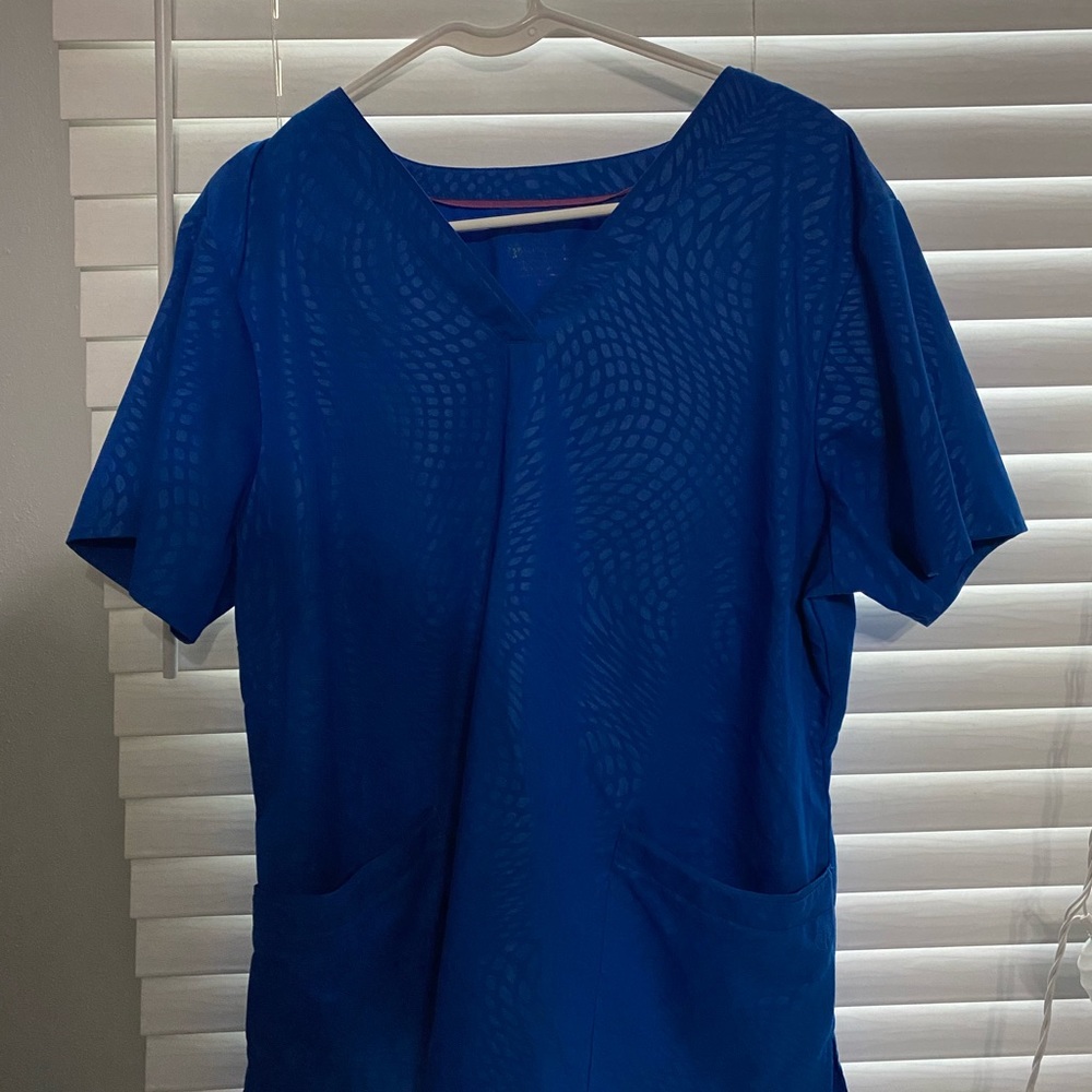 Scrub top
